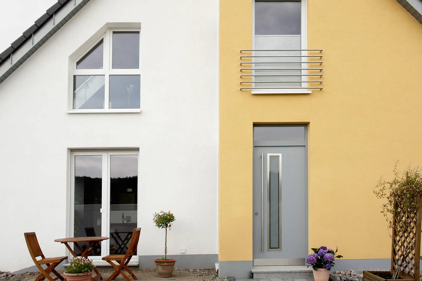 Holzhaustür – Material und Glasanteile