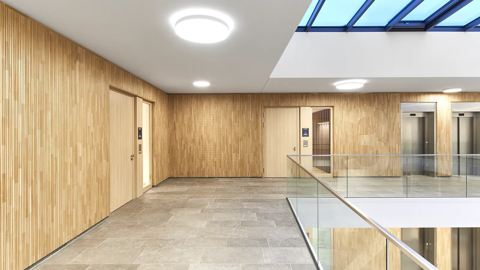 Innenausbau-Projekte mit ruhiger Linienführung