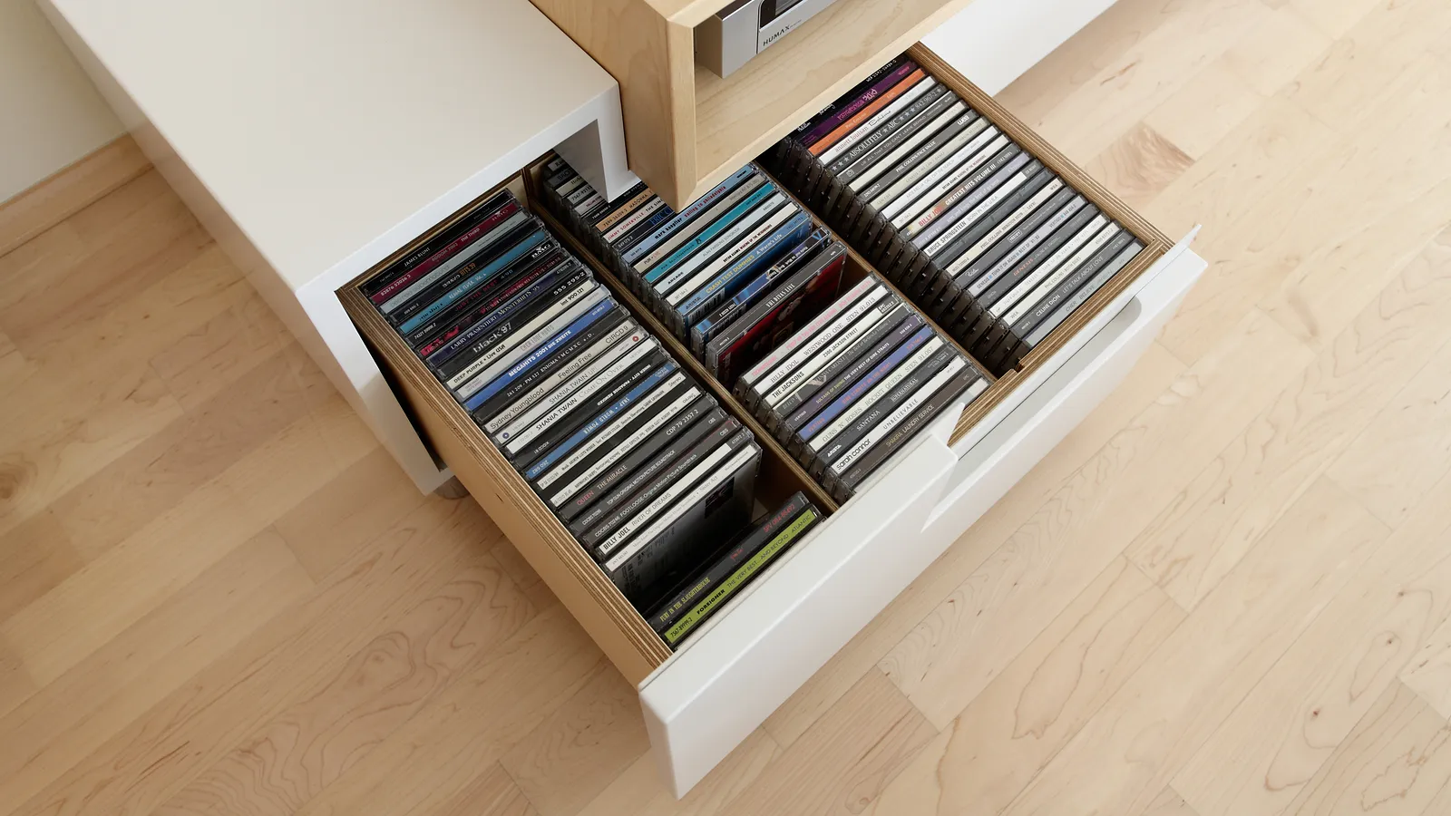 Wohnmöbel – ruhige Linien und präzises Fugenbild